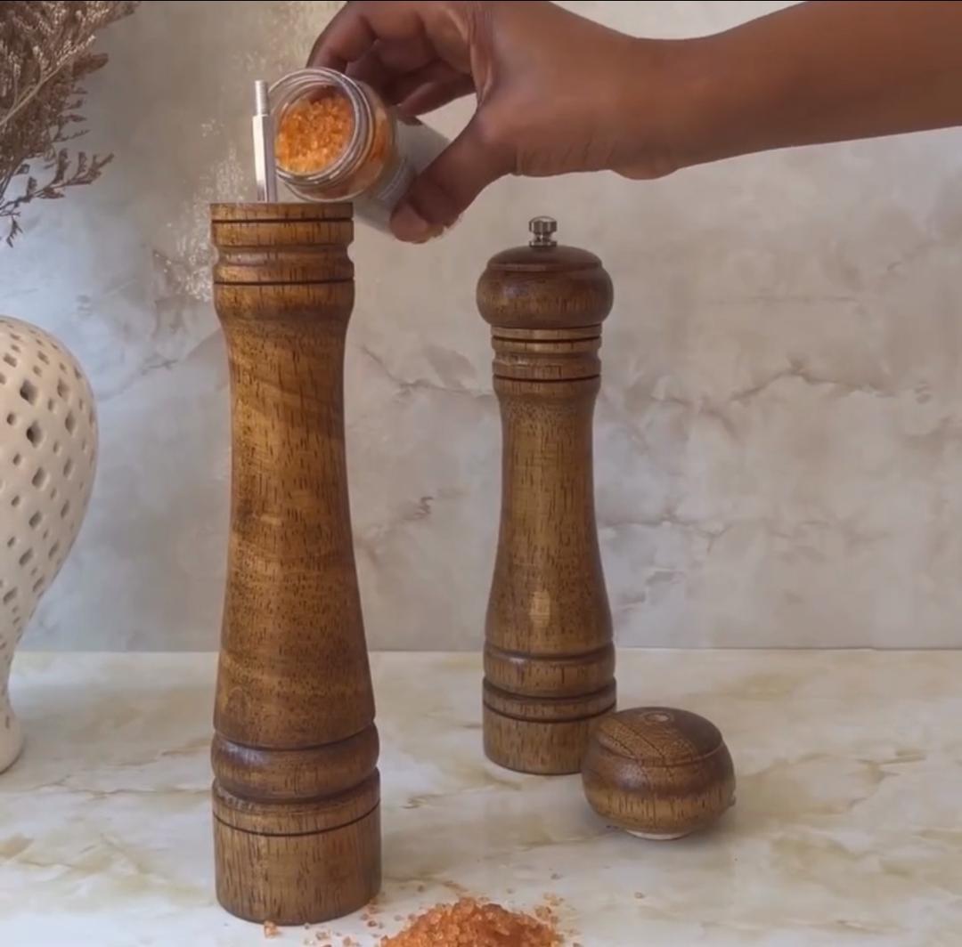 Set of 2 Salt and Pepper Mills